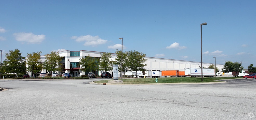 7452 Tempelhof Dr, Indianapolis, IN for lease - Primary Photo - Image 1 of 4