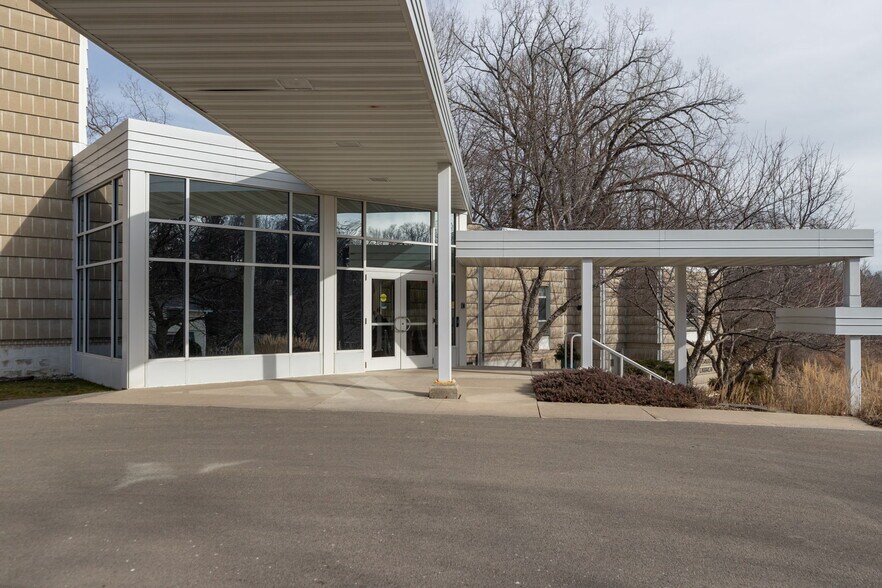 1727 Walden Ln SW, Rochester, MN for sale - Building Photo - Image 3 of 20