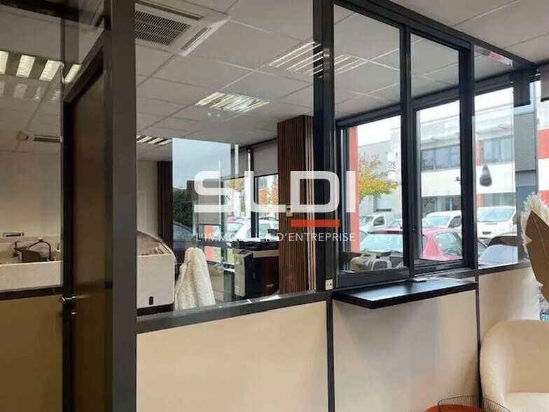 Flex in Décines-Charpieu for lease - Interior Photo - Image 2 of 14