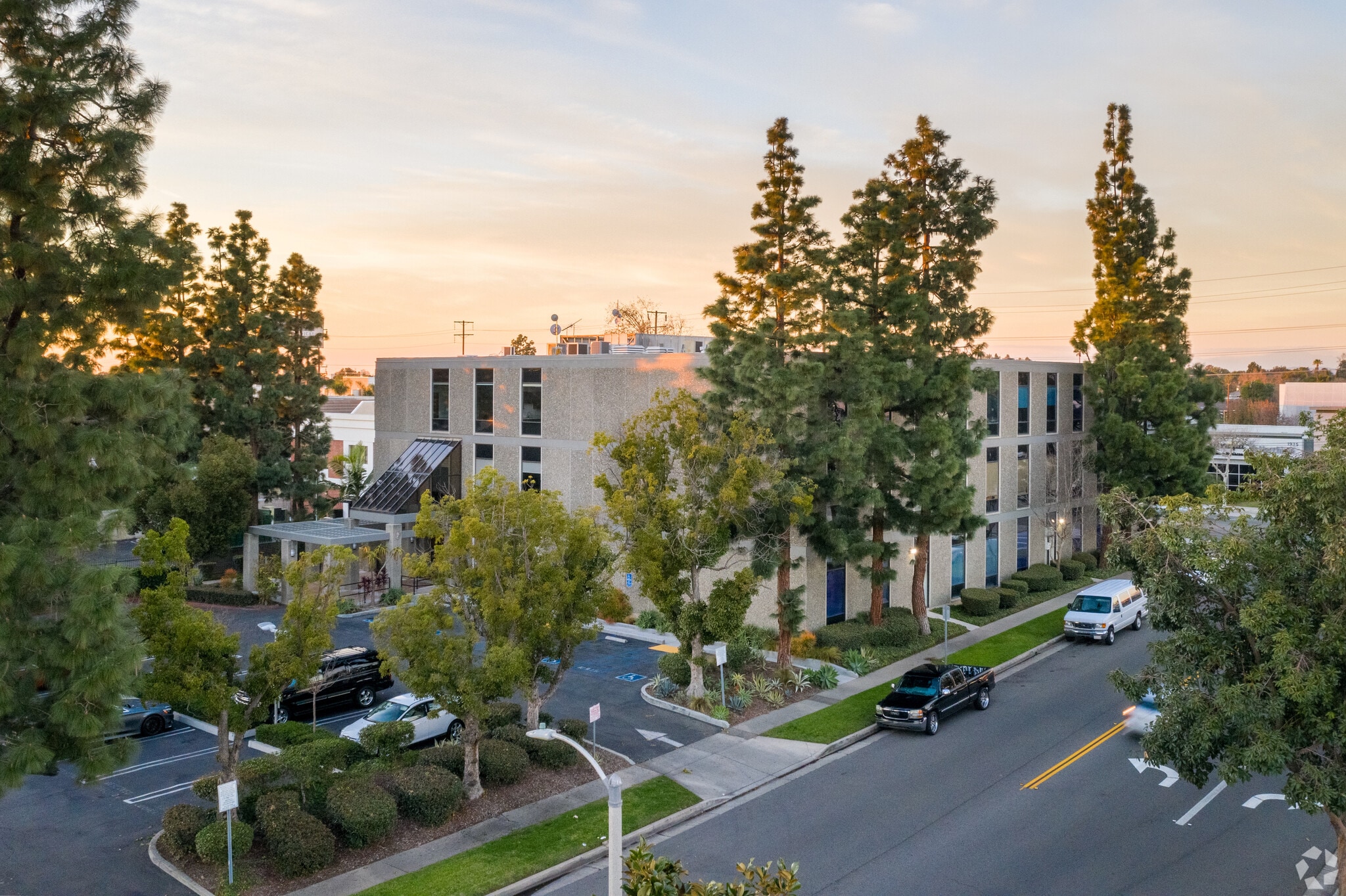 1950 E 17th St, Santa Ana, CA for lease Building Photo- Image 1 of 28