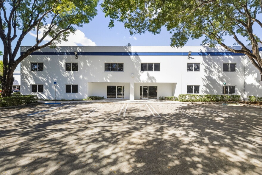 4079 NW 79th Ave, Doral, FL for lease - Building Photo - Image 1 of 1