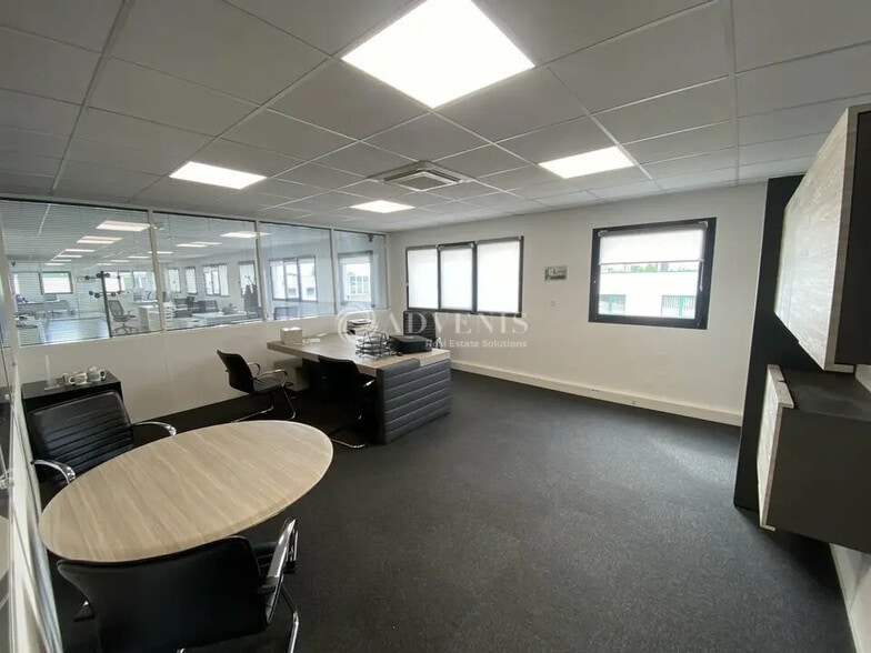 Office in Neuilly-Plaisance for lease - Interior Photo - Image 2 of 11