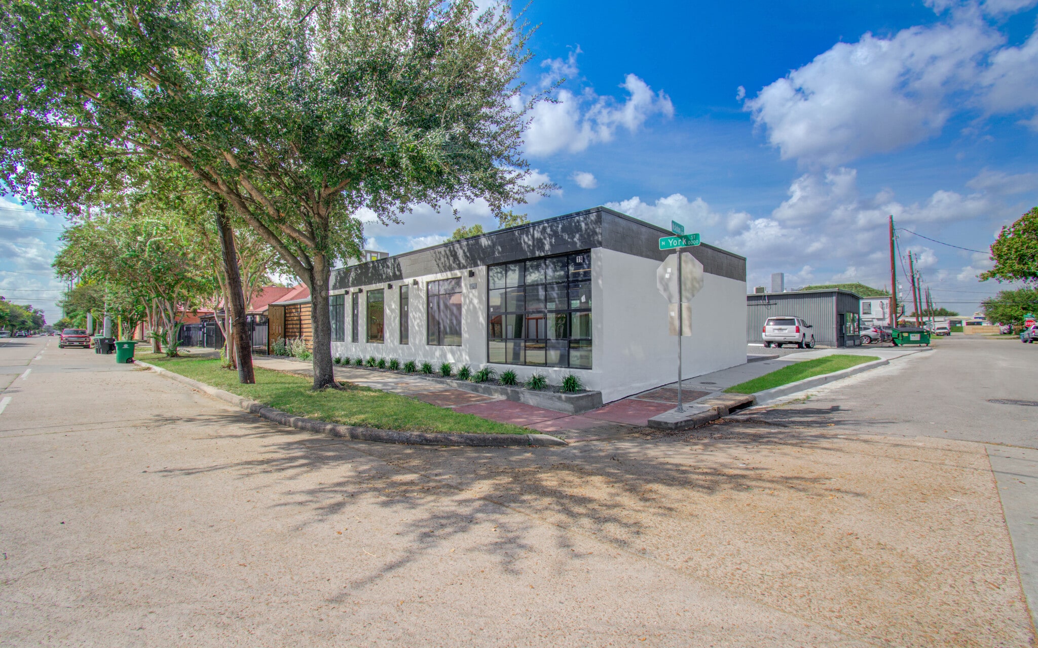 19 N York St, Houston, TX for lease Building Photo- Image 1 of 15