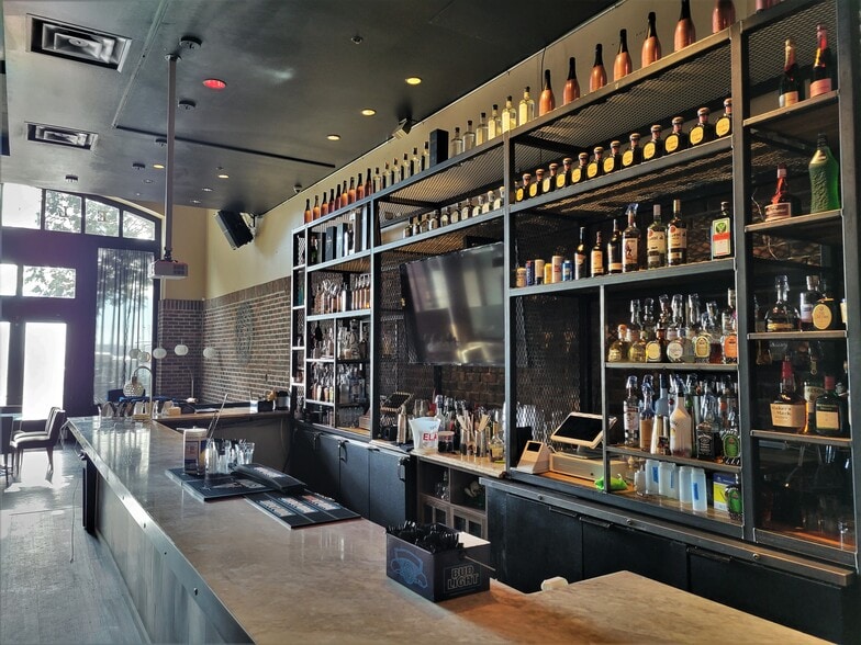 2324 1st Ave, Seattle, WA for sale - Interior Photo - Image 3 of 7