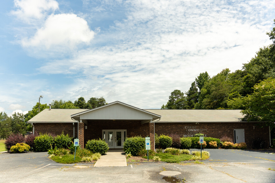 1745 Charlotte Hwy, Mooresville, NC for sale - Primary Photo - Image 1 of 1