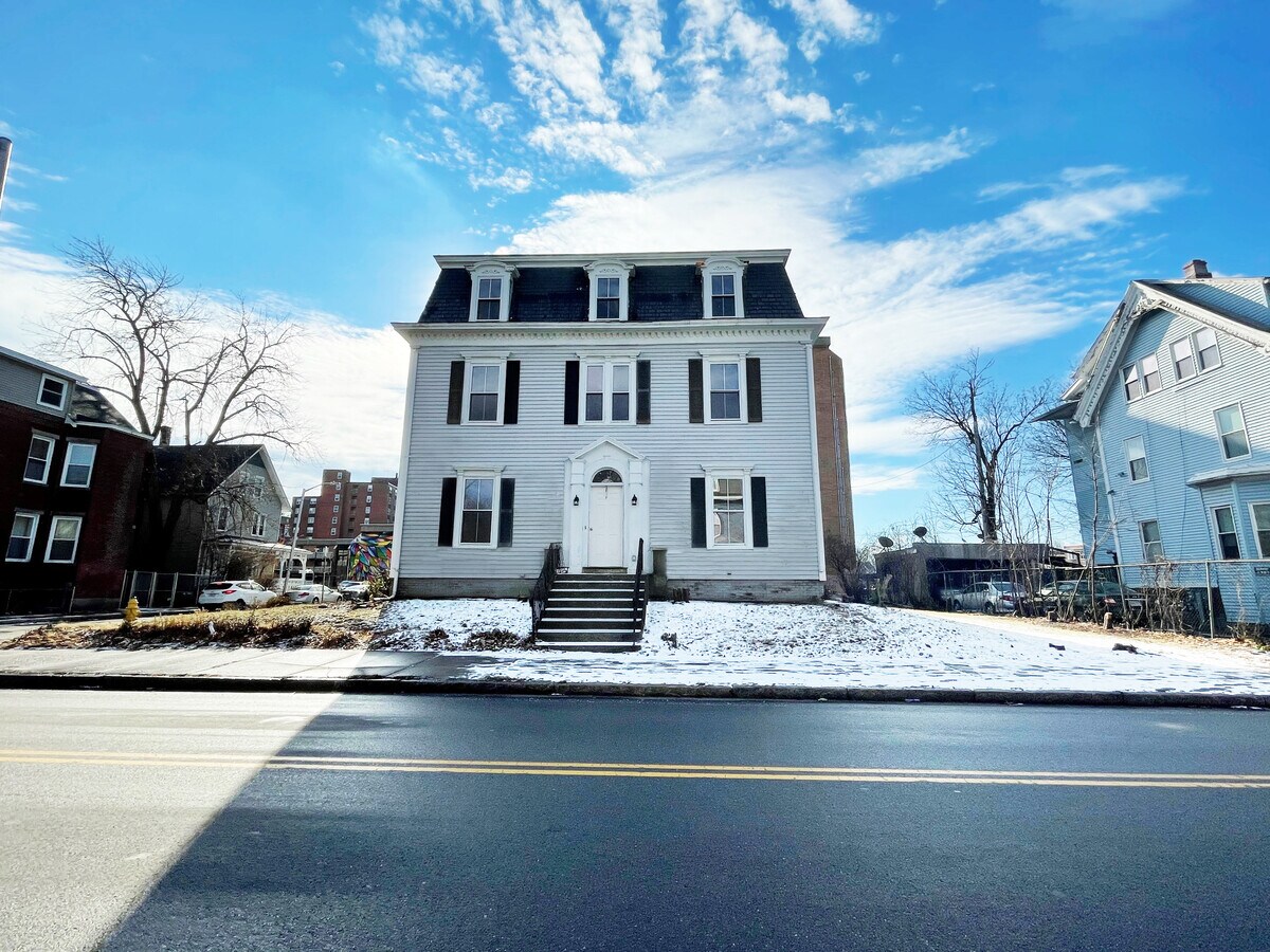 94 Elm St, Worcester, MA 01609