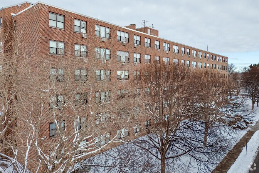 25 Gemini Dr, East Providence, RI for sale - Primary Photo - Image 1 of 1