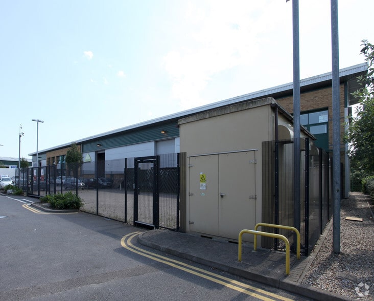 Moorfield Rd, Guildford for sale - Building Photo - Image 1 of 1