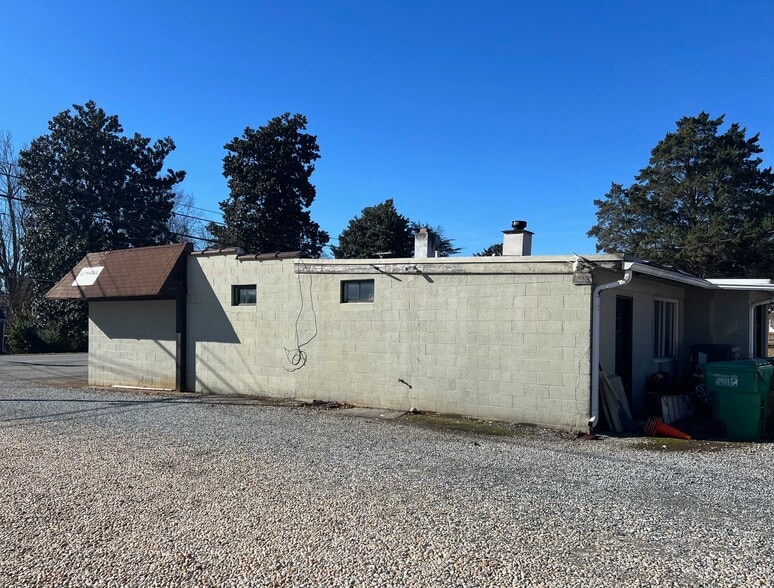 705 E Fairfield Rd, High Point, NC for sale - Building Photo - Image 3 of 6