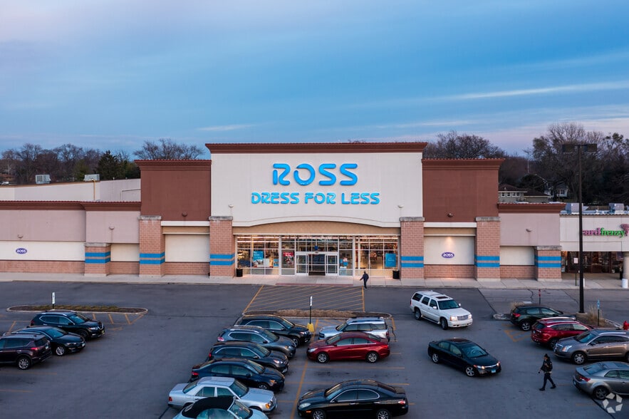 7511 Lemont Rd, Darien, IL for lease - Building Photo - Image 2 of 3