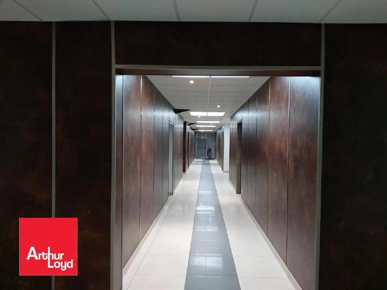 Office in Fontenay-sur-Eure for lease - Interior Photo - Image 2 of 3