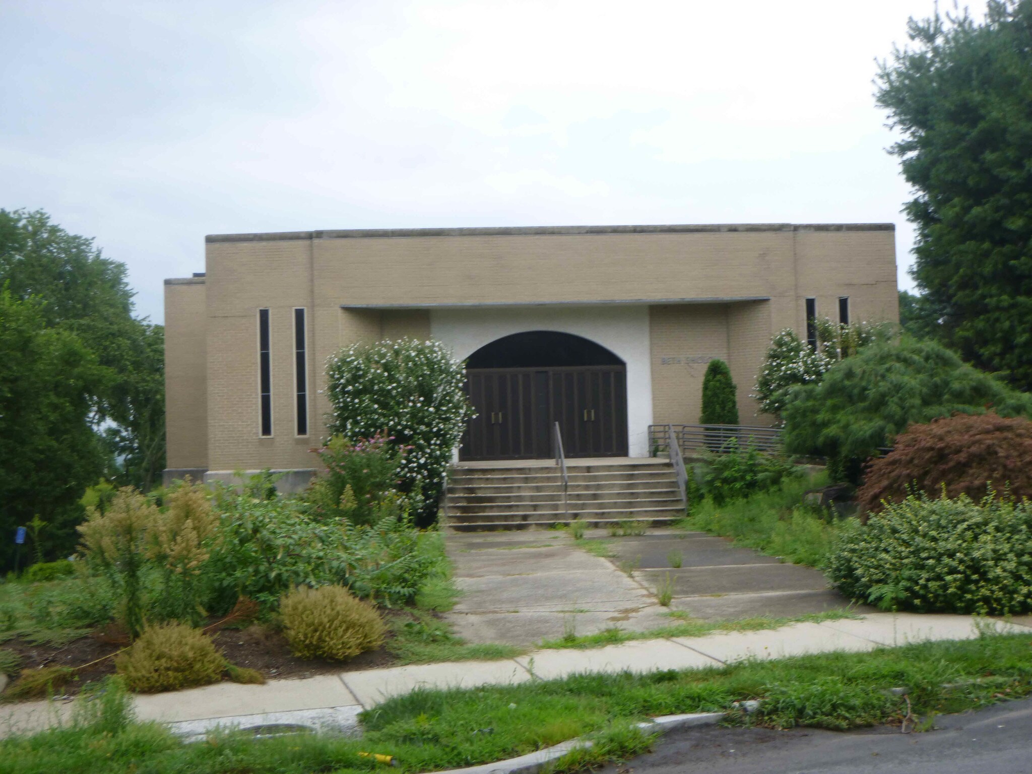 120 Rochambeau Ave, Providence, RI for sale Primary Photo- Image 1 of 1