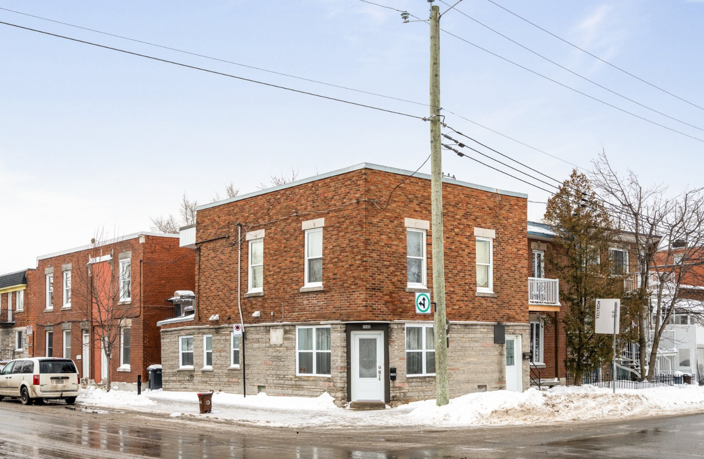 8714 Rue Dubuisson, Montréal, QC for sale Primary Photo- Image 1 of 3