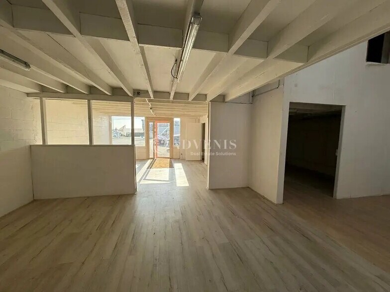 Flex in Saint-Jean-le-Blanc for lease - Building Photo - Image 2 of 10