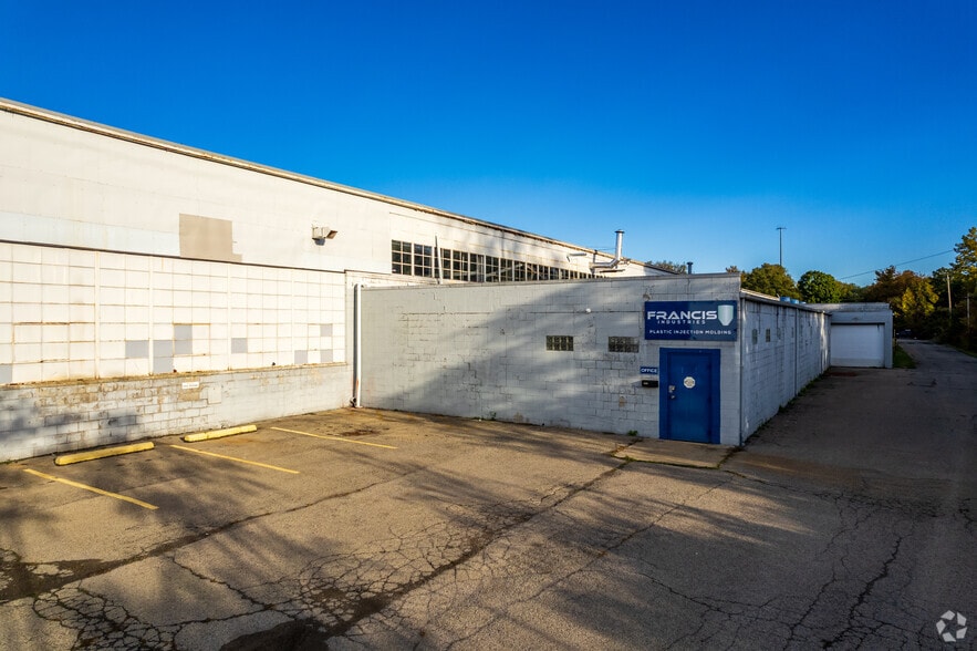 225 Hubbard Rd, Youngstown, OH for lease - Primary Photo - Image 1 of 27