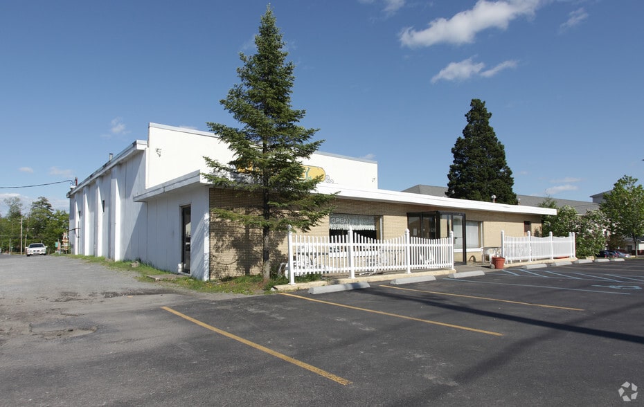 920 Lake George Rd US-9, Queensbury, NY for sale - Primary Photo - Image 1 of 1