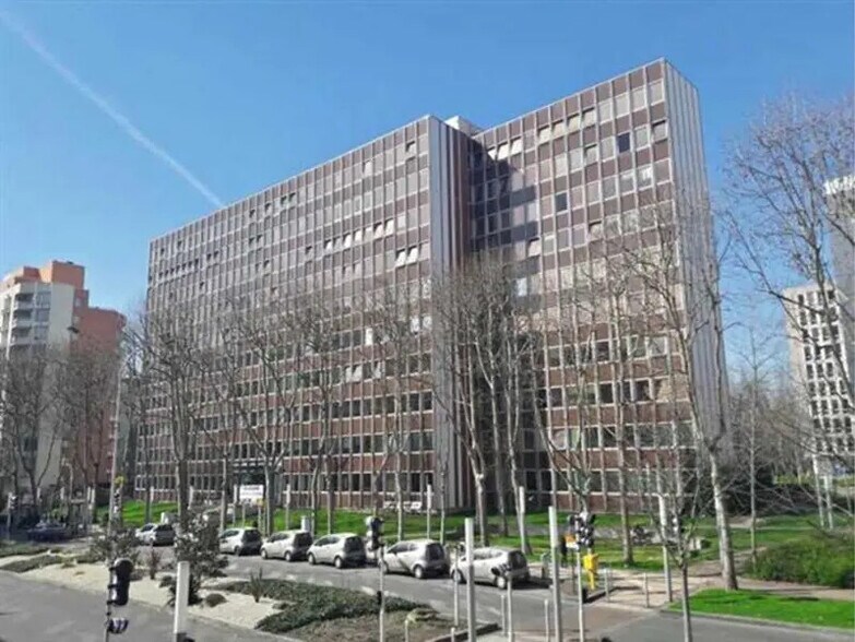 Office in Créteil for lease - Building Photo - Image 3 of 7