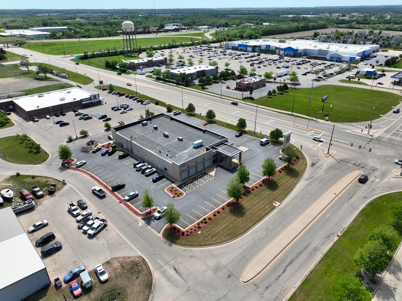 4670 E Rockton Rd, Roscoe, IL for lease - Building Photo - Image 2 of 6