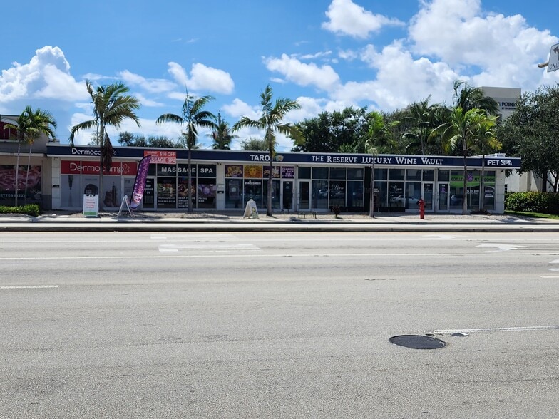 708-718 SE 17th St, Fort Lauderdale, FL for lease - Building Photo - Image 2 of 8