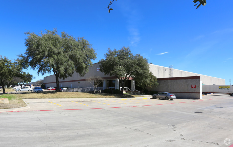 2075 McDaniel Dr, Carrollton, TX for lease - Building Photo - Image 3 of 3