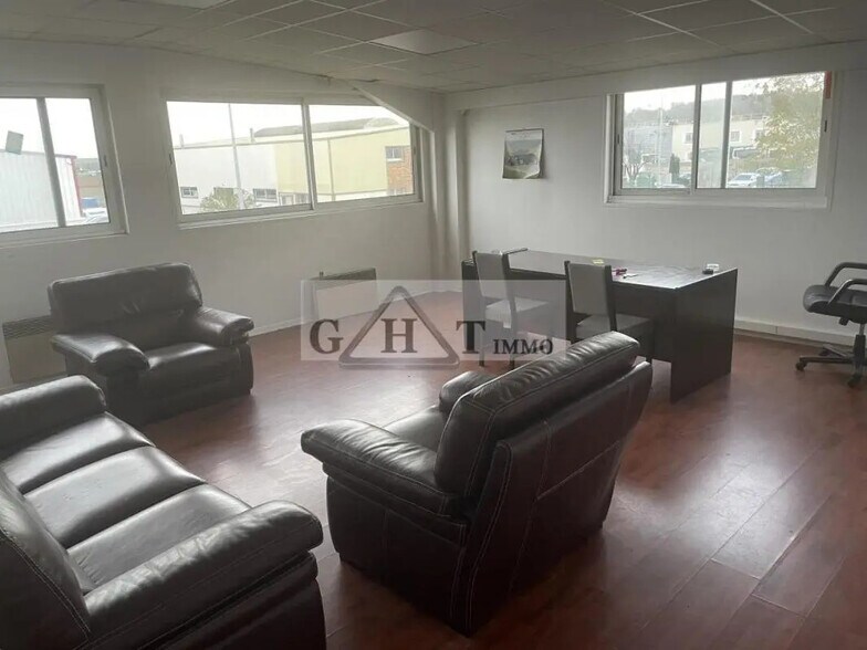 Industrial in Méry-sur-Oise for lease - Interior Photo - Image 2 of 10