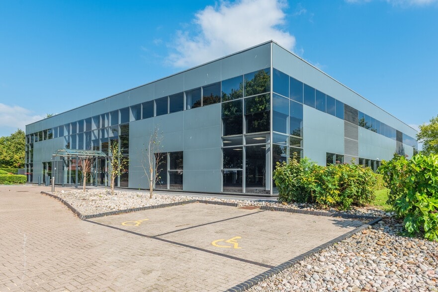 2 Kembrey Park, Swindon for lease - Primary Photo - Image 1 of 5