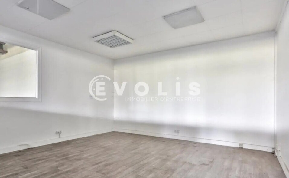 1 Rue Blaise Pascal, Chilly-Mazarin for lease - Interior Photo - Image 3 of 8