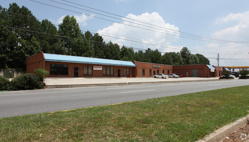 565-595 Garden Walk Blvd, Atlanta, GA for lease - Building Photo - Image 2 of 7