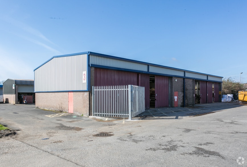 Newlands Ave, Bridgend for lease - Primary Photo - Image 1 of 2