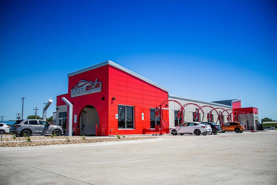 156th & Hickman rd, Clive, IA for sale - Primary Photo - Image 1 of 1