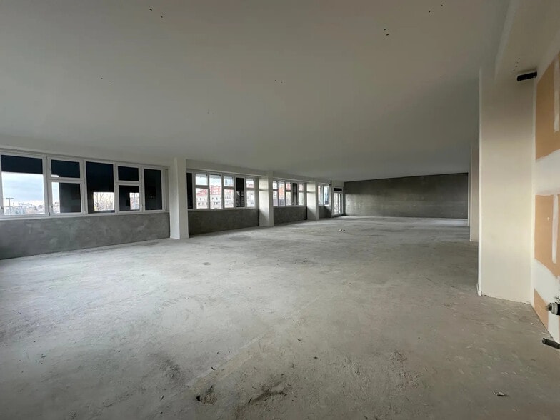 26 Rue Serpollet, Paris for lease - Interior Photo - Image 2 of 2