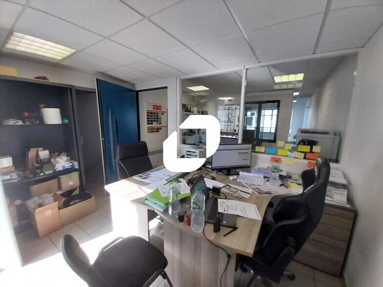 Retail in Eysines for lease - Interior Photo - Image 1 of 4