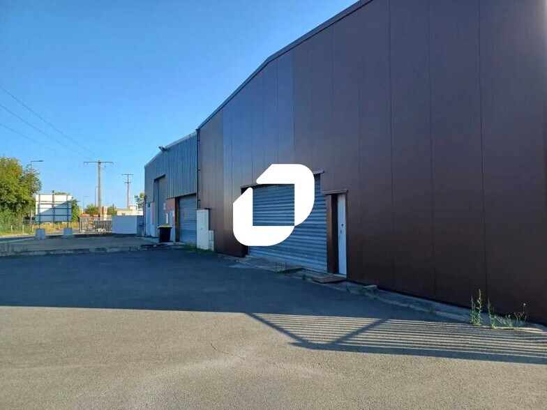 Flex in Latresne for lease - Building Photo - Image 1 of 1