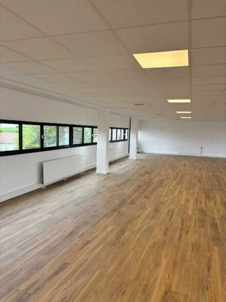 Office in Champigny-sur-Marne for lease - Interior Photo - Image 3 of 15