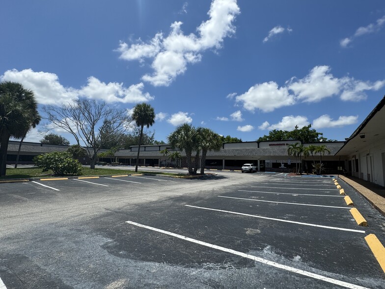 7529-7575 W Oakland Park Blvd, Lauderhill, FL for lease - Building Photo - Image 3 of 12