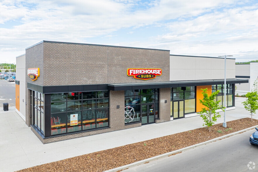 Northland Village portfolio of 5 properties for sale on LoopNet.com - Primary Photo - Image 3 of 5