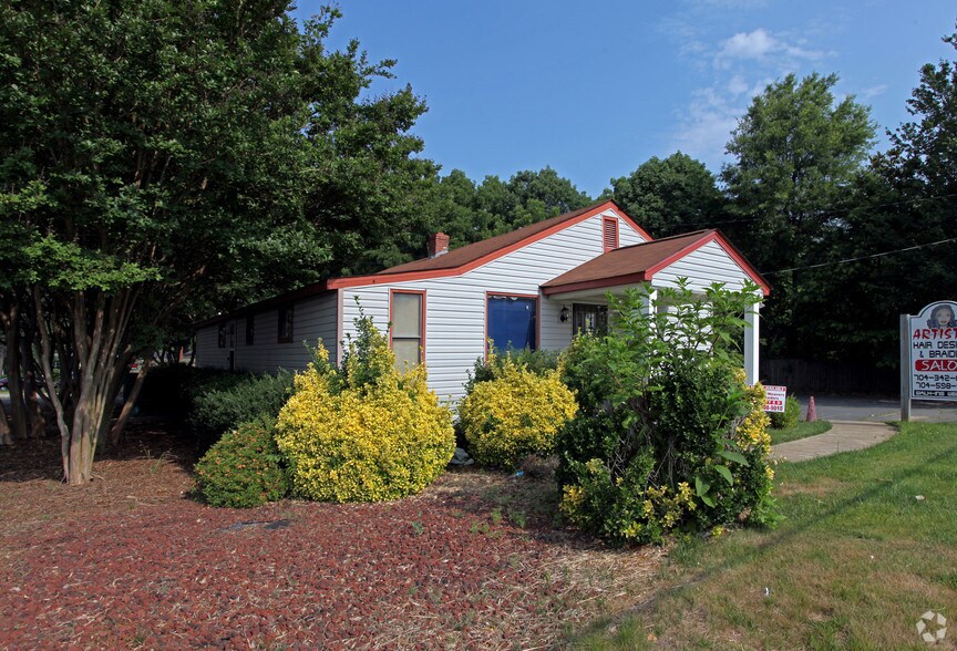 438 Eastway Dr, Charlotte, NC for sale - Building Photo - Image 2 of 2