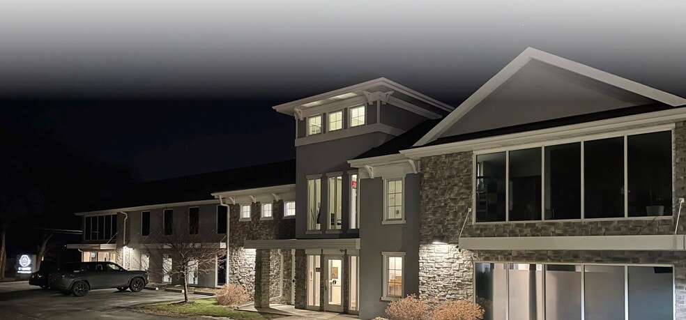 15255 Watertown Plank Rd, Elm Grove, WI for lease - Building Photo - Image 1 of 3