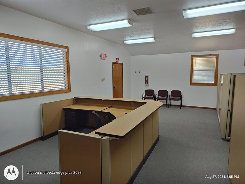 1732 Simmons Ln, Espanola, NM for lease - Interior Photo - Image 3 of 27