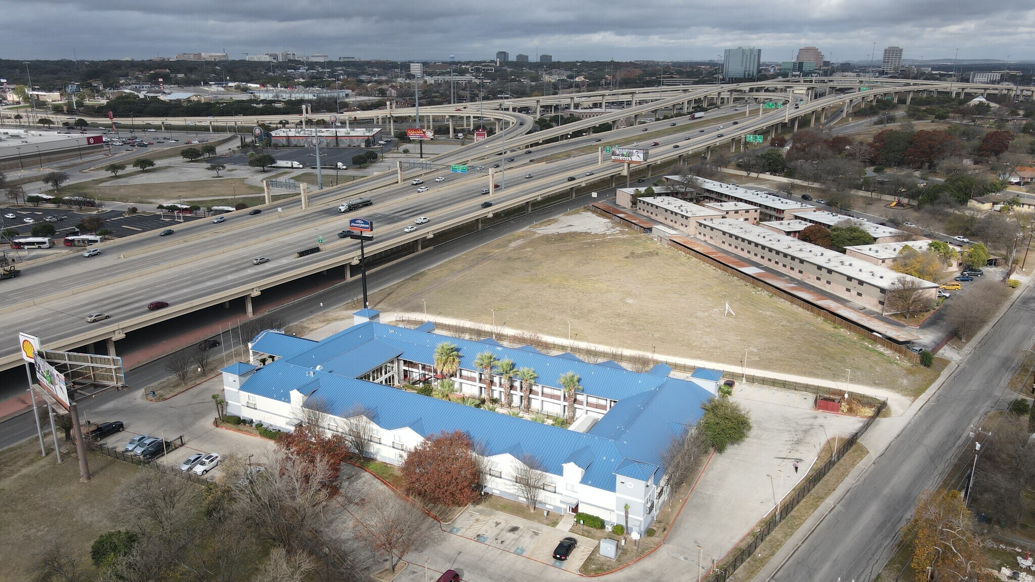 6901 W IH 10, San Antonio, TX for sale Primary Photo- Image 1 of 1