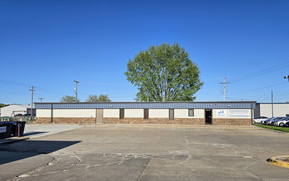 1308 N 13th St, Norfolk, NE for sale - Building Photo - Image 1 of 2