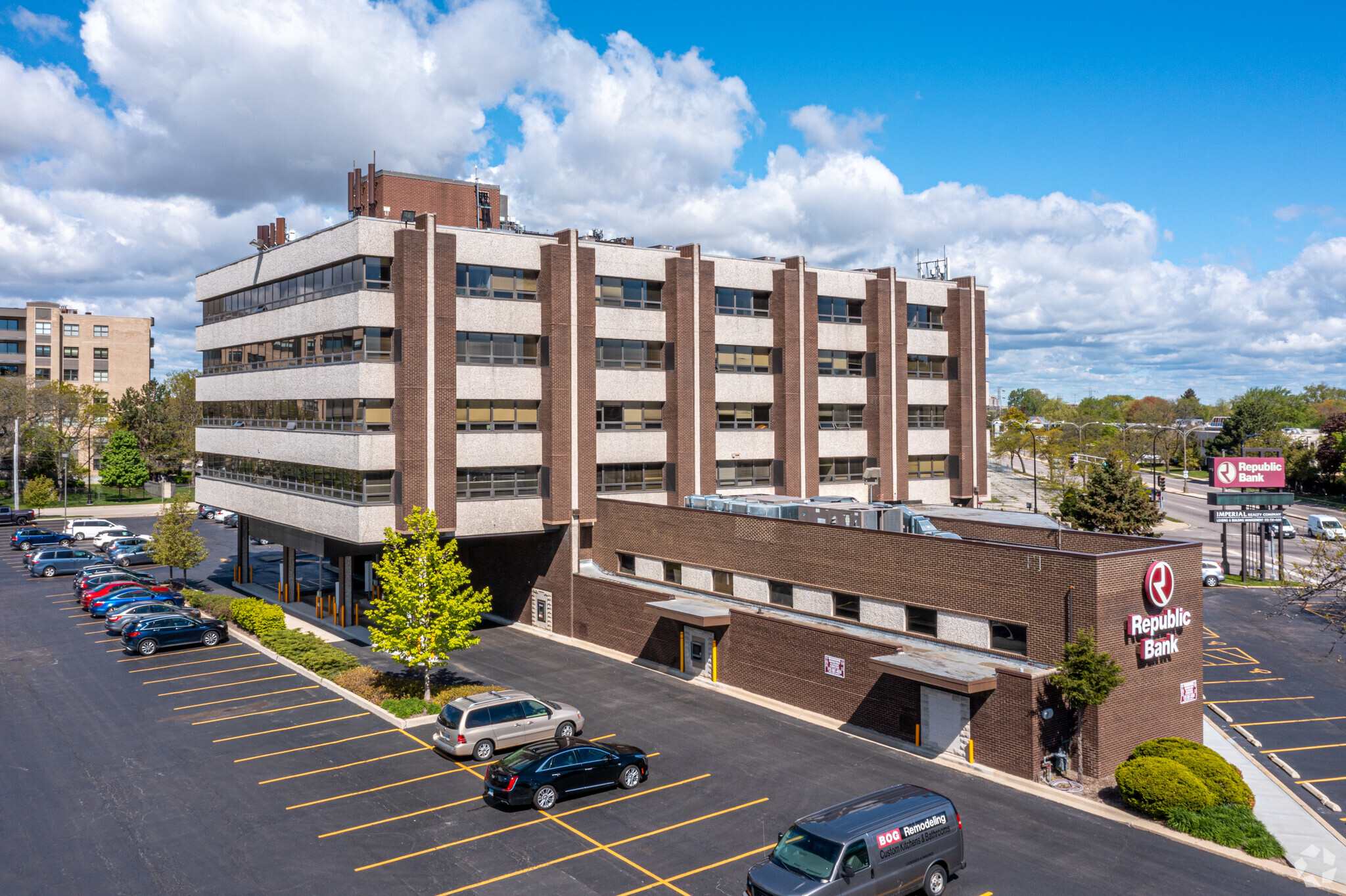 4433 W Touhy Ave, Lincolnwood, IL for lease Building Photo- Image 1 of 13