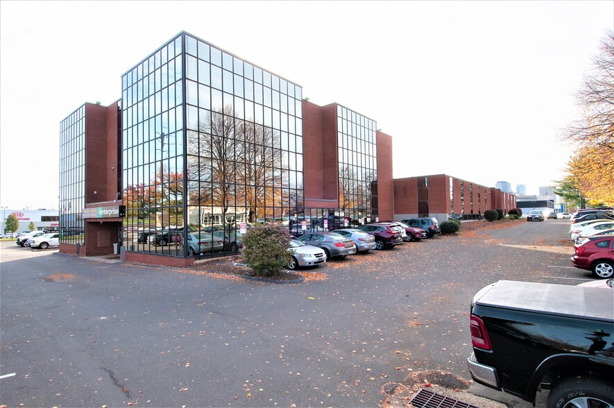 477 Connecticut Blvd, East Hartford, CT for lease - Building Photo - Image 3 of 28