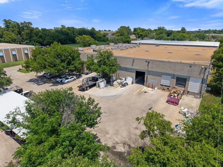 1408 Vinylex Dr, Carrollton, TX for lease - Building Photo - Image 2 of 8