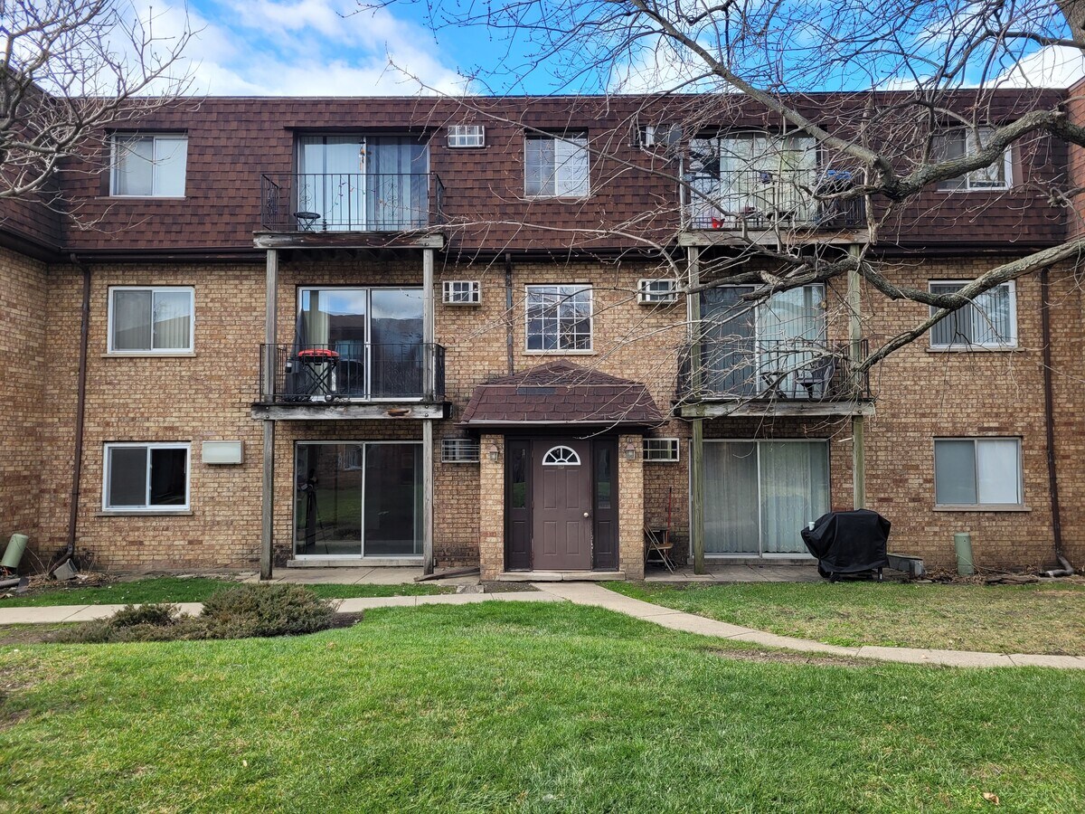 103 E Dundee Rd, Wheeling, IL 60090