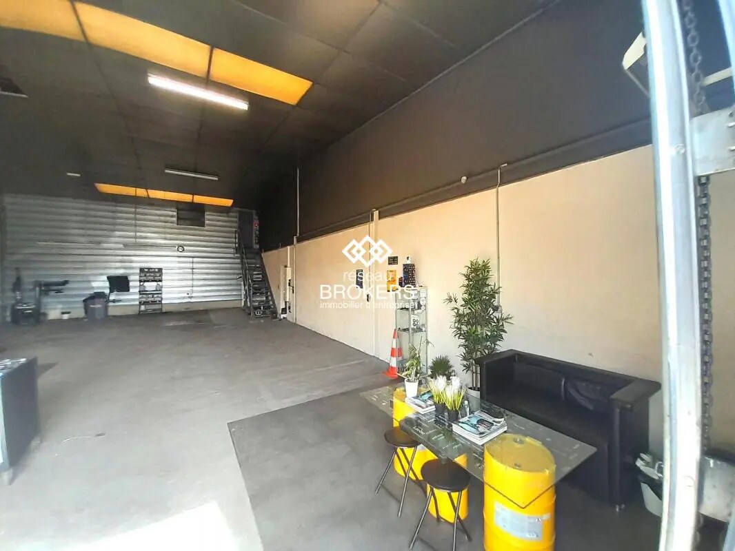 in Ormes for sale Interior Photo- Image 1 of 1