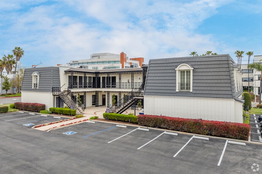 100 W Valencia Mesa Dr, Fullerton, CA for lease - Building Photo - Image 1 of 8