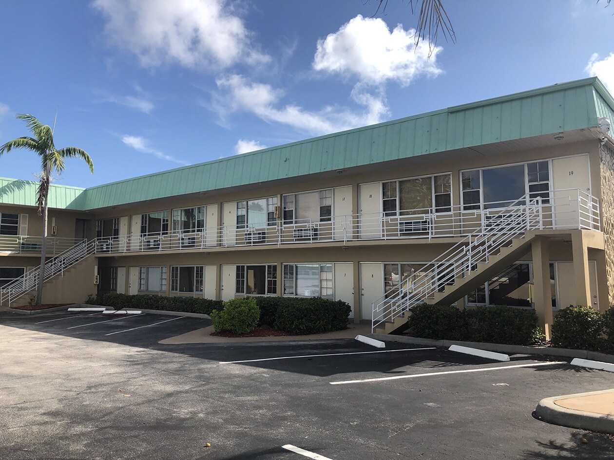 300 SW Monterey Rd, Stuart, FL for sale Building Photo- Image 1 of 1