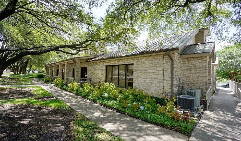 301 Hesters Crossing Rd, Round Rock, TX for lease - Building Photo - Image 2 of 3