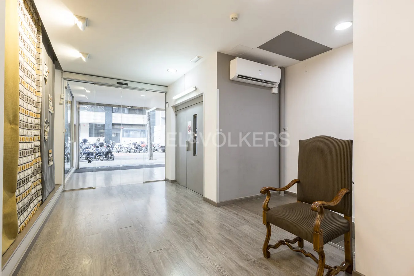 Barcelona, BAR 08013 -  -  - Interior Photo - Image 1 of 15